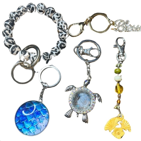 11 Womens Keychains (Used - Good Condition) 🗝️💕✨ - Picture 4 of 5